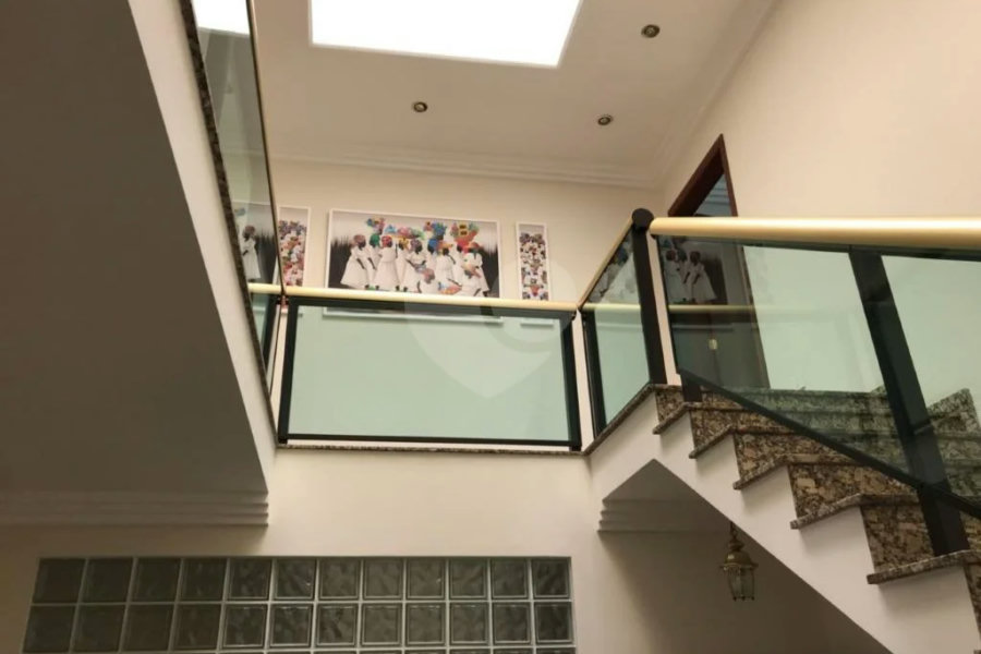 Sobrado à venda com 7 quartos, sendo 6 suítes, em Jardim França, São Paulo, SP