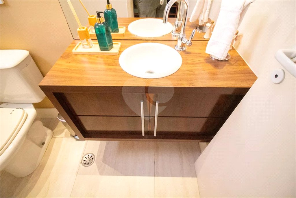 Casa à venda com 4 quartos, sendo 3 suítes, no condomínio Residencial Sans Souci, São Paulo - SP