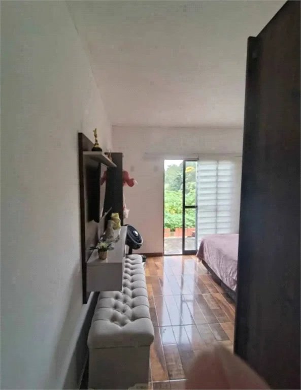 Casa à venda com 2 quartos no condomínio Antilhas, Cotia - SP