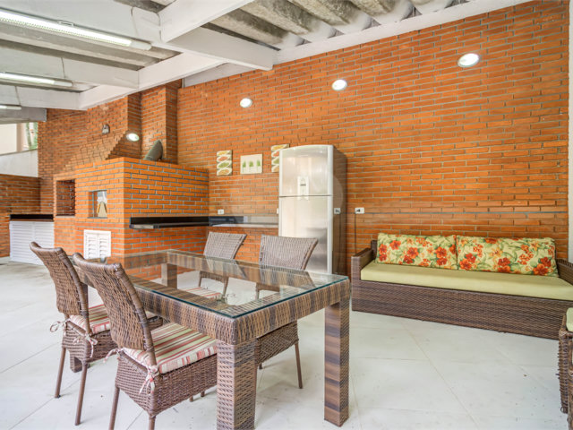 Sobrado à venda com 6 quartos, sendo 3 suítes,  em Alto da Boa Vista, São Paulo, SP