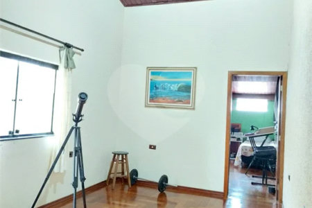 Casa com 324m², 4 dormitórios, sendo 1 suíte, 4 vagas, à venda no Jardim Las Vegas em Santo André.