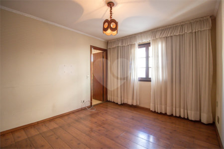 Casa à venda com 5 quartos, sendo 4 suítes, em Jardim Prudência, São Paulo, SP