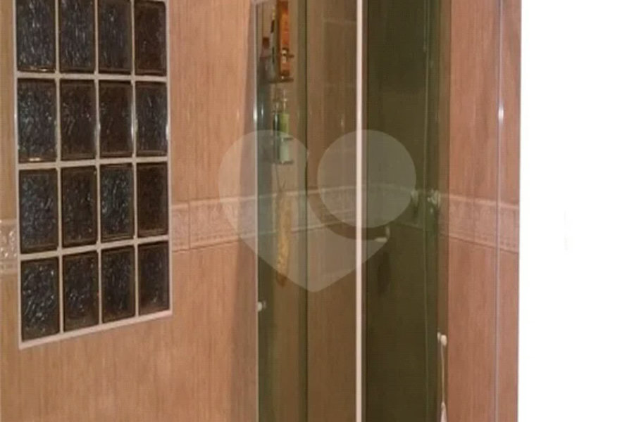 Sobrado à venda com 4 quartos, sendo 3 suítes, em Vila Irmãos Arnoni, São Paulo, SP