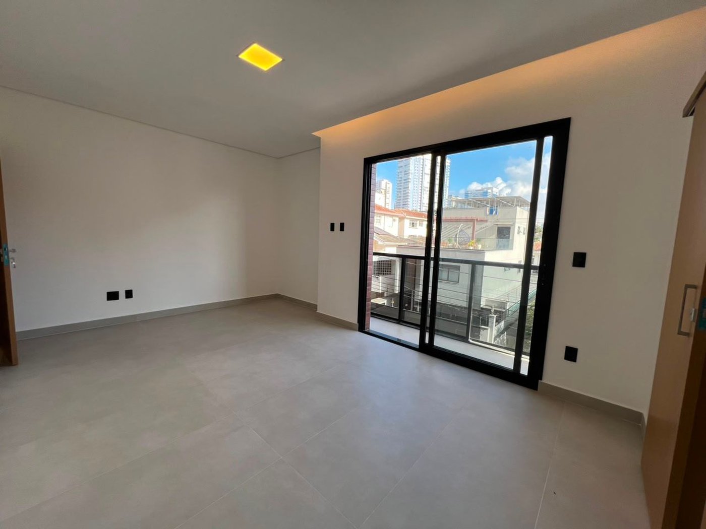 Sobrado com 4 dormitórios à venda, 234 m² por R$ 2.500.000,00 - Ponta da Praia - Santos/SP