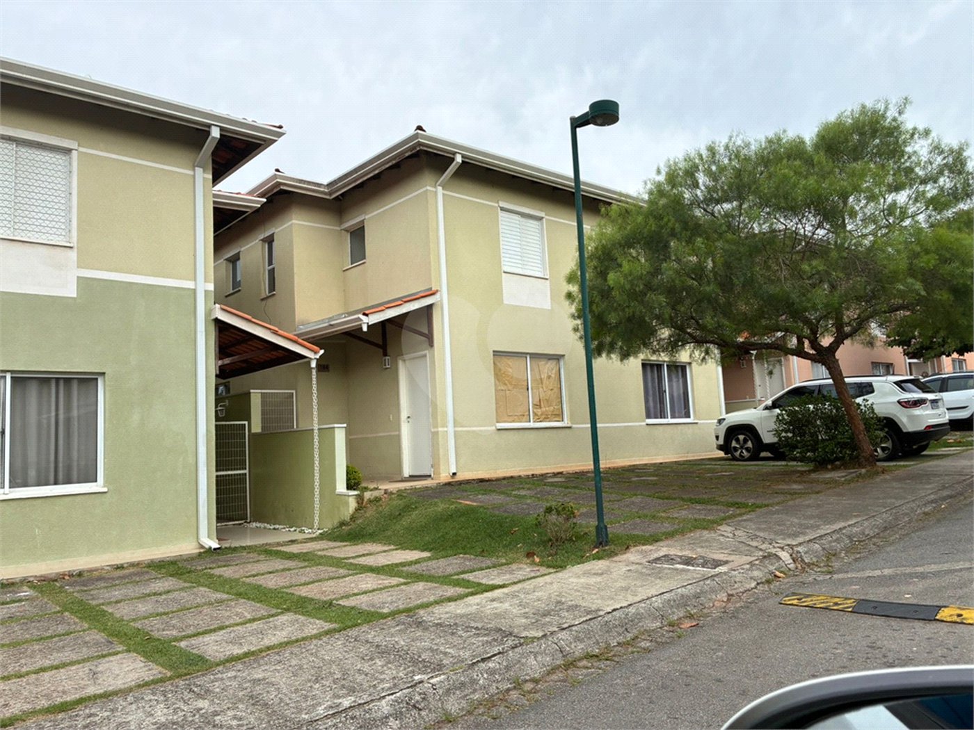 Sobrado à venda com 3 quartos em Jardim Petrópolis, Cotia, SP