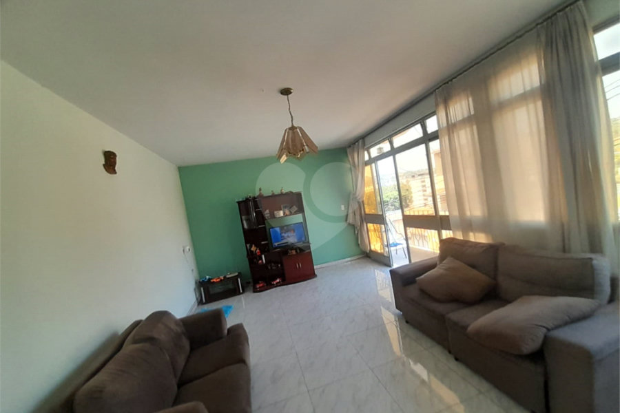 Casa à venda com 3 quartos, sendo 1 suíte, no Centro, Serra Negra, SP