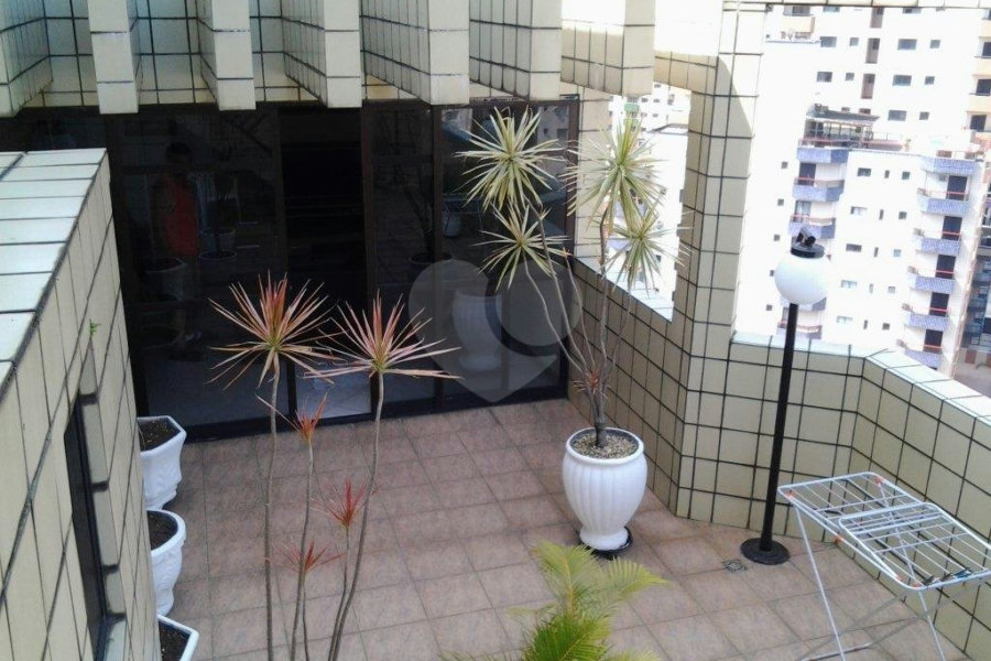 Apartamento à venda com 3 quartos, sendo 2 suítes, em Vila Tupi, Praia Grande, SP