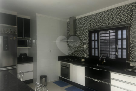 Sobrado à venda com 3 quartos, sendo 1 suíte,  em Vila Romanópolis, Ferraz de Vasconcelos, SP