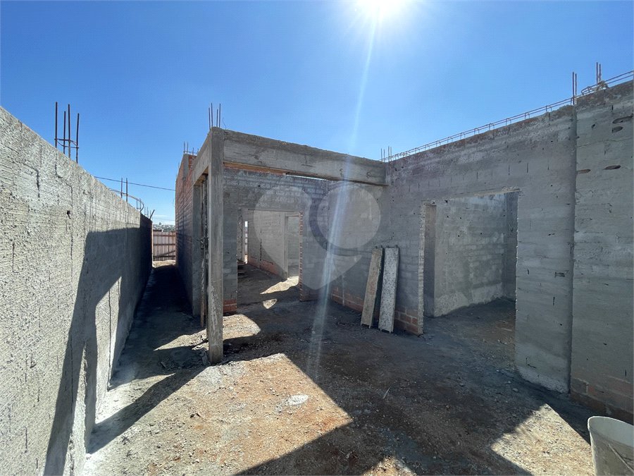 Casa à venda com 3 quartos, sendo 1 suíte, no condomínio Tivolli Residencial, Itapetininga - SP