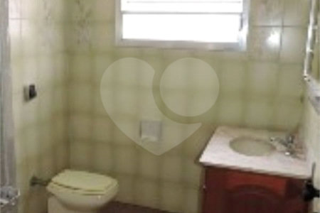Sobrado à venda com 4 quartos em Vila Ipojuca, São Paulo, SP