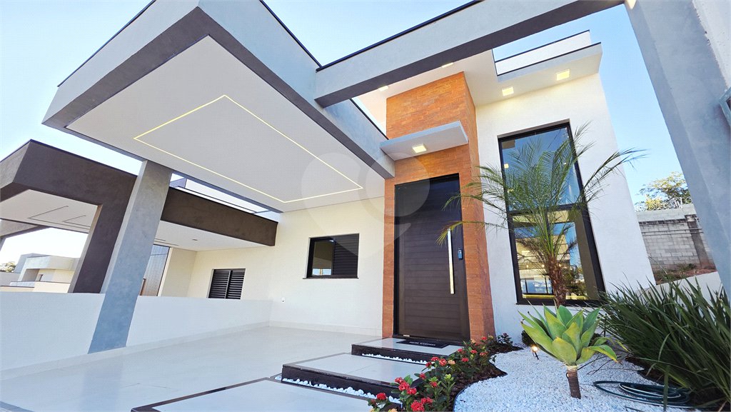 Casa à venda com 3 quartos, sendo 1 suíte, no condomínio Horto Florestal Villagio, Sorocaba - SP