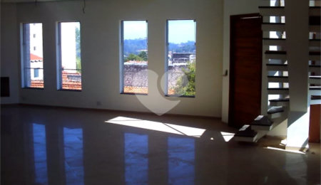 Sobrado à venda com 3 quartos, sendo 1 suíte,  em Tremembé, São Paulo, SP