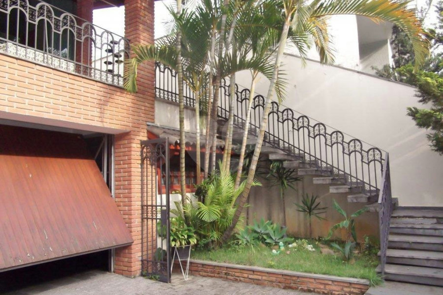 Casa à venda com 3 suítes no condomínio Praça Monsenhor Macedo,10, São Paulo - SP
