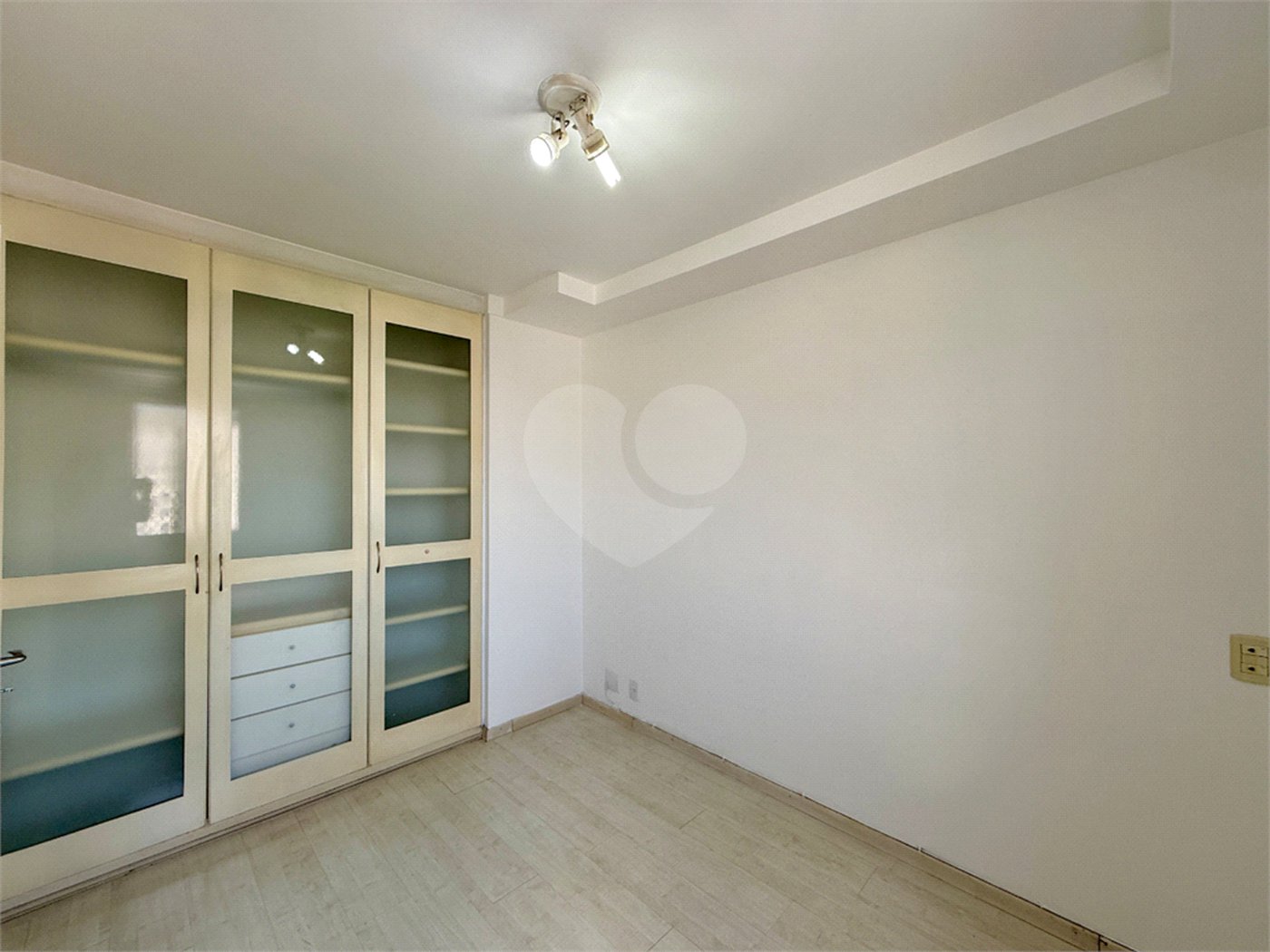Apartamento à venda com 2 quartos, sendo 1 suíte, em Jardim Marajoara, São Paulo, SP