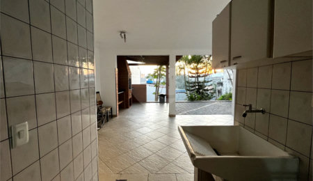Sobrado à venda com 4 quartos, sendo 1 suíte,  em Vila Curuçá, Santo André, SP