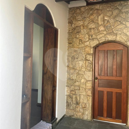 Sobrado à venda com 6 quartos, sendo 3 suítes,  em Dos Casa, São Bernardo do Campo, SP