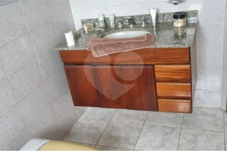Sobrado à venda com 4 quartos, sendo 2 suítes,  em Recreio Maristela, Atibaia, SP