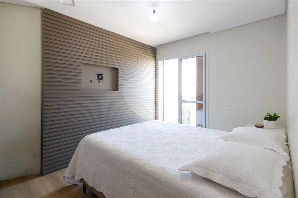 Apartamento à venda com 3 quartos, sendo 1 suíte,  em Vila Anastácio, São Paulo, SP