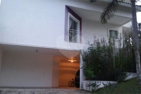 Casa à venda com 3 quartos, sendo 1 suíte,  no condomínio Aruã, Mogi das Cruzes - SP