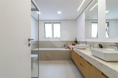 Apartamento à venda com 4 suítes em Vila Mariana, São Paulo, SP