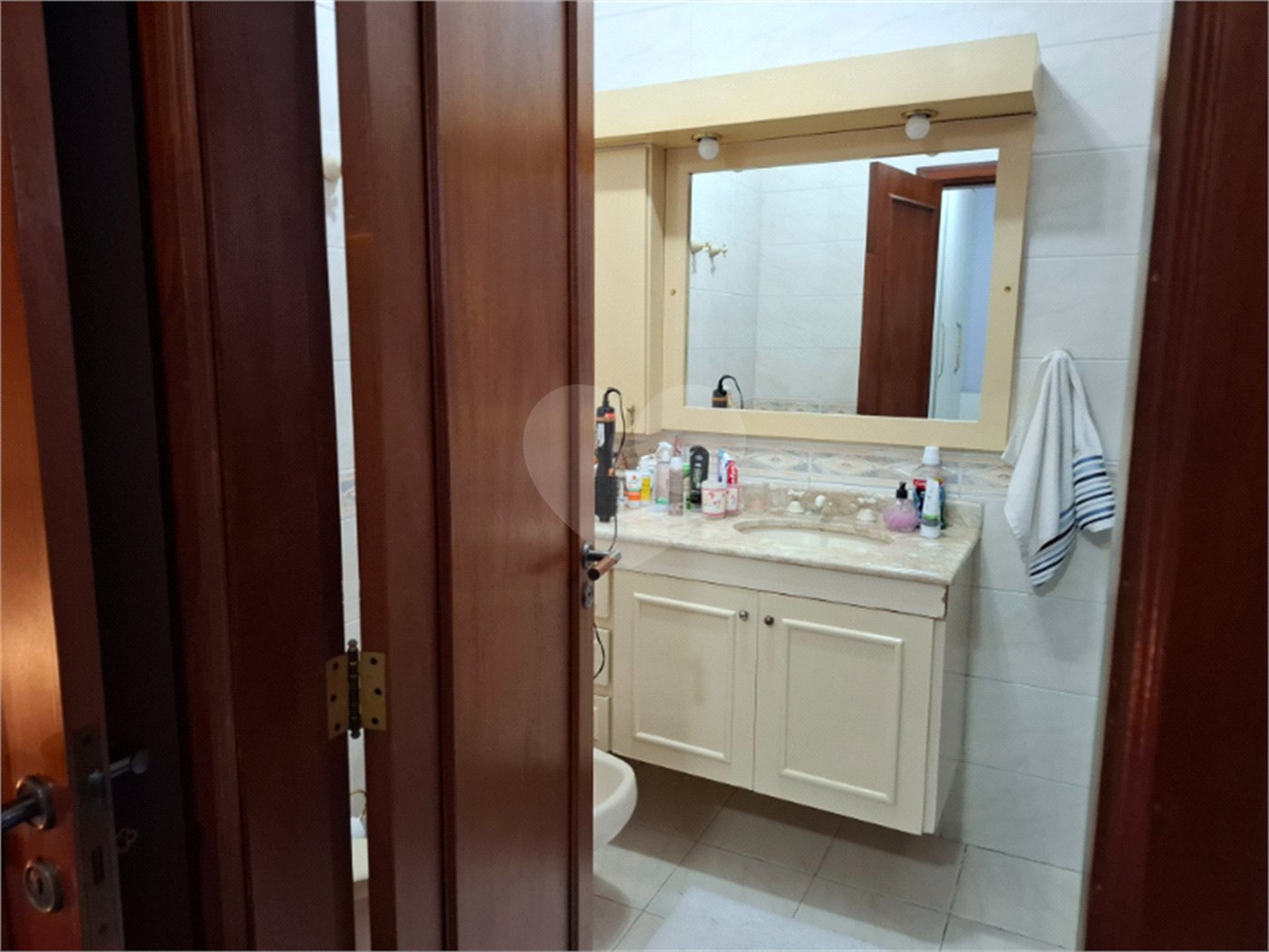 Sobrado à venda com 4 quartos, sendo 2 suítes,  em Jardim Leonor, São Paulo, SP