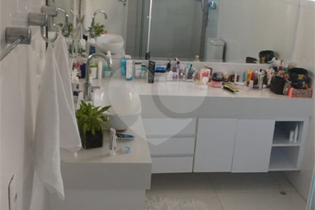 Casa à venda com 4 suítes no condomínio Parque da Figueiras, Mogi das Cruzes - SP