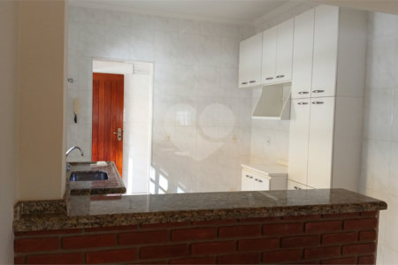 Casa em condomínio para alugar com 3 quartos, sendo 1 suíte, em Vila Petrópolis, Atibaia, SP