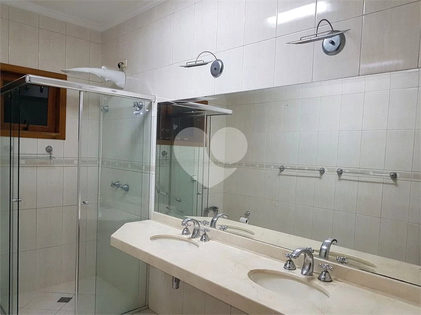 Casa à venda com 4 quartos, sendo 2 suítes, no condomínio Alpes da Cantareira, Mairiporã - SP