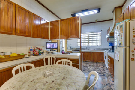 Casa Térrea à venda com 4 quartos, sendo 2 suítes, em Alto da Boa Vista, São Paulo, SP