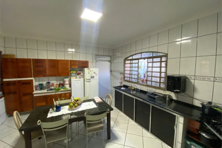 Sobrado para venda, com 3 dormitórios, sendo 1 suíte.