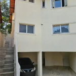 Linda casa em condomínio fechado – conforto, espaço e sofisticação!