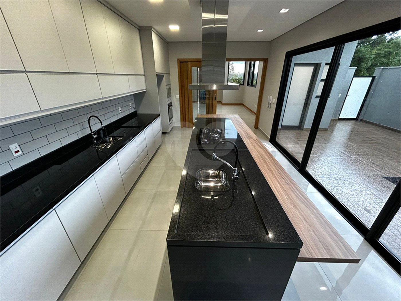 Casa para venda no condomínio de alto padrão Damha III,