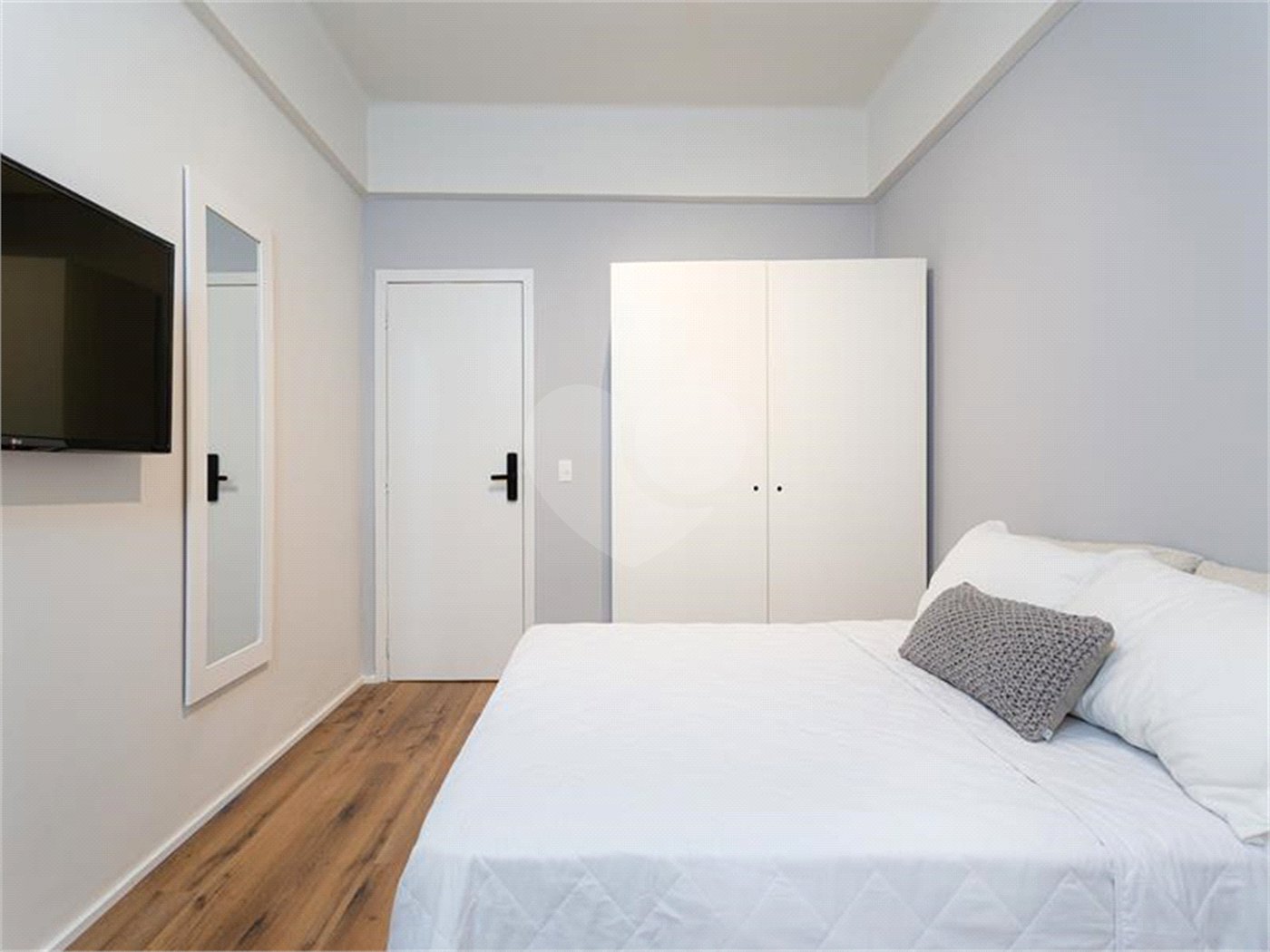 Apartamento à venda com 4 quartos, sendo 1 suíte, em Pinheiros, São Paulo, SP