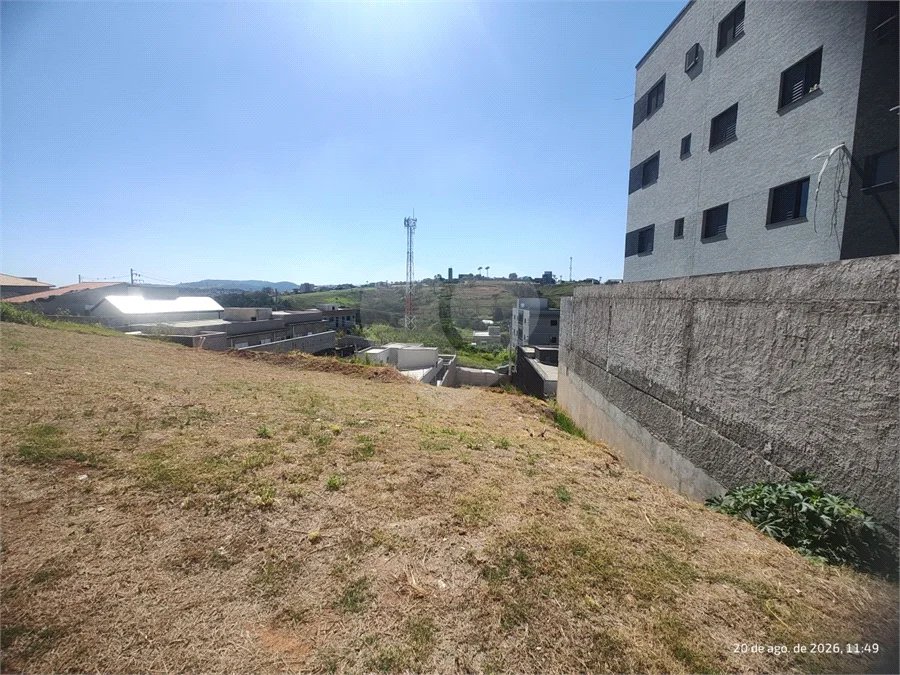 Terreno em Atibaia com 197 metros, pronto para construir, ao lado de supermercado e diversos comércios