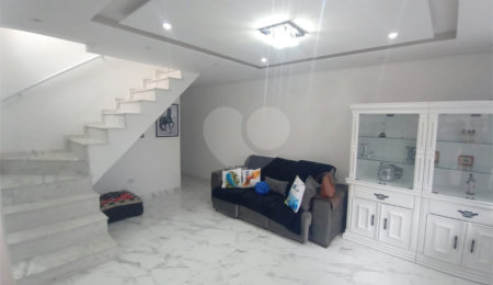 Sobrado à venda com 4 quartos, sendo 1 suíte,  em Tremembé, São Paulo, SP