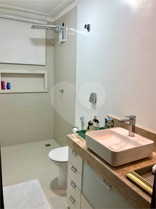 Casa à venda com 3 quartos, sendo 1 suíte, no condomínio Residencial Macaúba, Rondonópolis - MT
