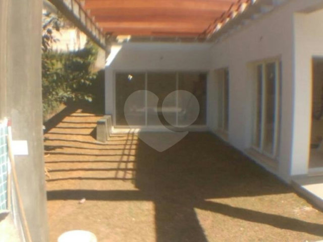 Sobrado à venda com 3 suítes em Seerra da Cantareira, Mairiporã, SP