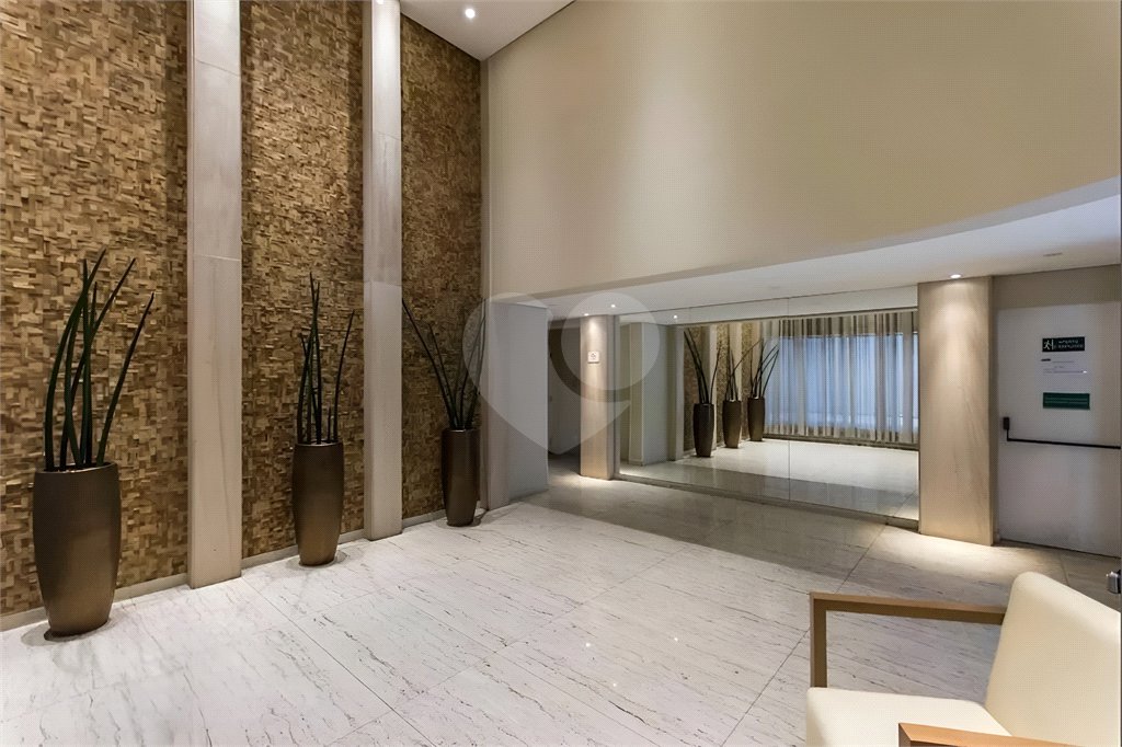 Apartamento à venda com 2 quartos, sendo 1 suíte,  em Vila Olímpia, São Paulo, SP