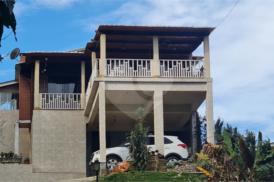 Casa à venda ou para alugar com 3 quartos, sendo 2 suítes, no condomínio Jardim da Montanha I, Mairiporã - SP
