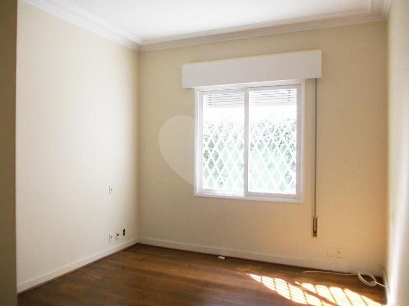 Casa à venda com 3 quartos, sendo 1 suíte, no condomínio Praça Pero Vaz de Caminha,260, São Paulo - SP