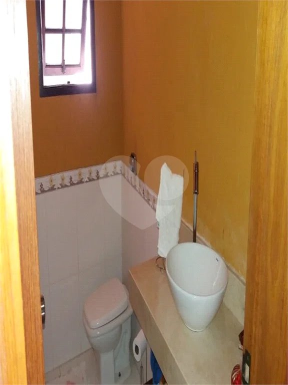 Sobrado à venda com 4 quartos, sendo 3 suítes, em Vila Irmãos Arnoni, São Paulo, SP