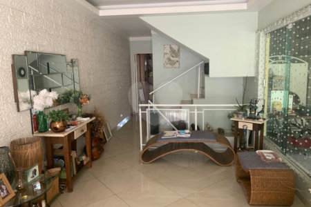 Casa à venda com 3 quartos, sendo 1 suíte, no condomínio Greenland, São Paulo - SP