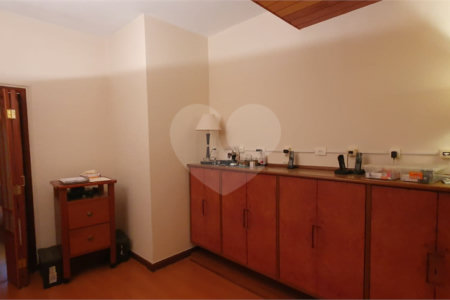 Sobrado à venda com 4 quartos, sendo 2 suítes, em Moema, São Paulo, SP