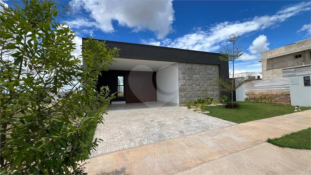 Casa à venda com 3 suítes no condomínio Brisas Horizontal, Cuiabá - MT