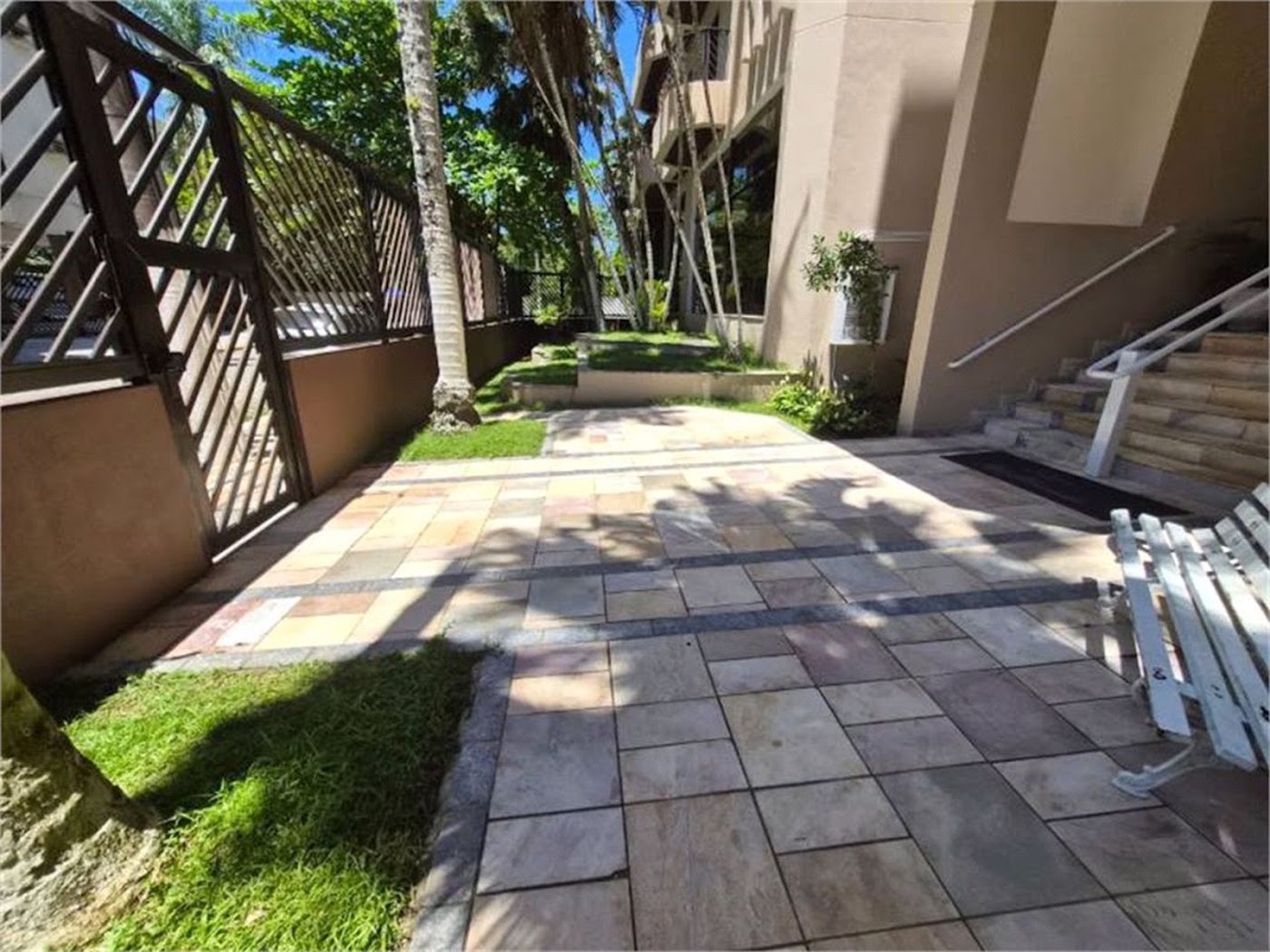 Apartamento Residencial à venda, Loteamento João Batista Julião, Guarujá - AP1261.