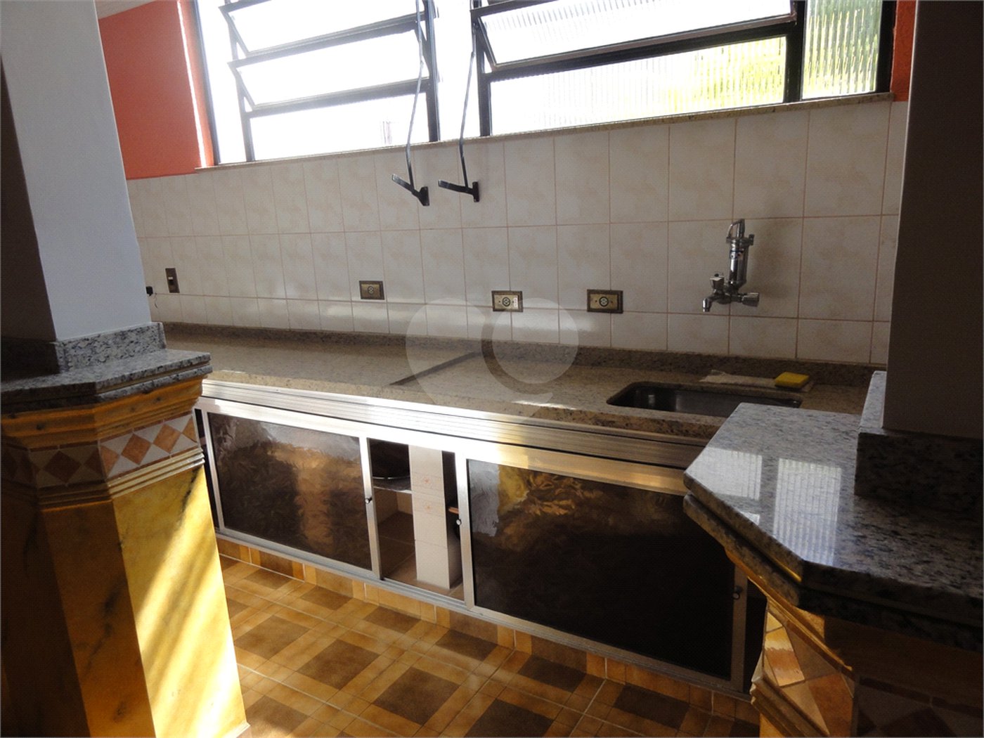 Sobrado à venda com 6 quartos, sendo 4 suítes, em Tremembé, São Paulo, SP