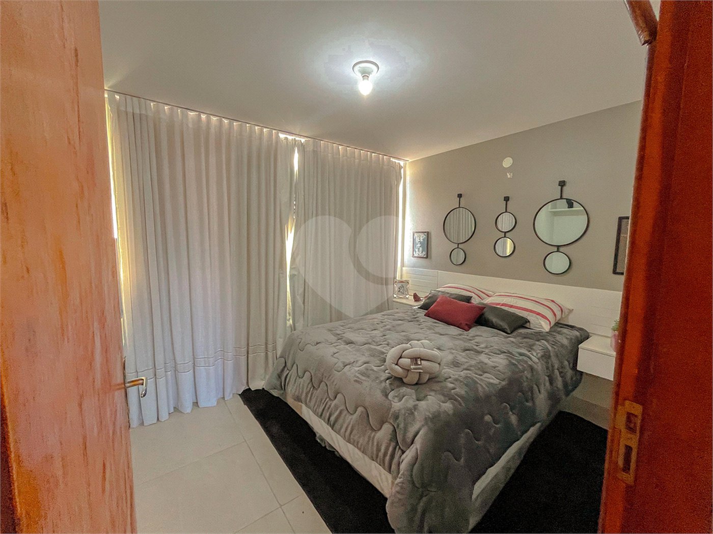 Casa à venda com 4 quartos, sendo 1 suíte, no condomínio Imperial Santa Cruz, Rio de Janeiro - RJ