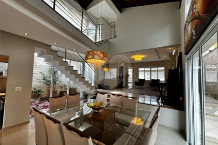 Casa à venda com 4 quartos, sendo 3 suítes,  em Vila Oliveira, Mogi das Cruzes, SP