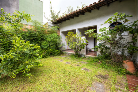 Sobrado à venda com 4 quartos, sendo 3 suítes, em Alto da Boa Vista, São Paulo, SP