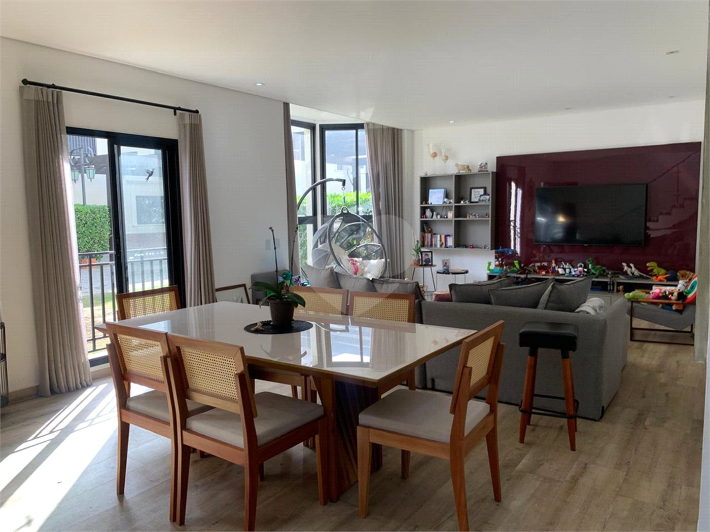 Casa à venda com 4 suítes no condomínio Vila Inglesa, Atibaia - SP